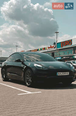 Седан Tesla Model 3 2021 в Киеве