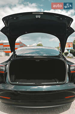 Седан Tesla Model 3 2021 в 
