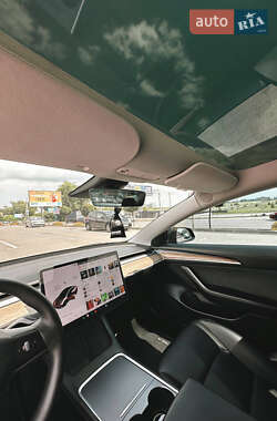 Седан Tesla Model 3 2021 в 