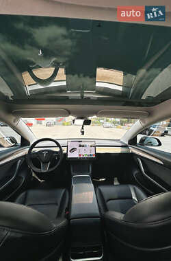 Седан Tesla Model 3 2021 в 