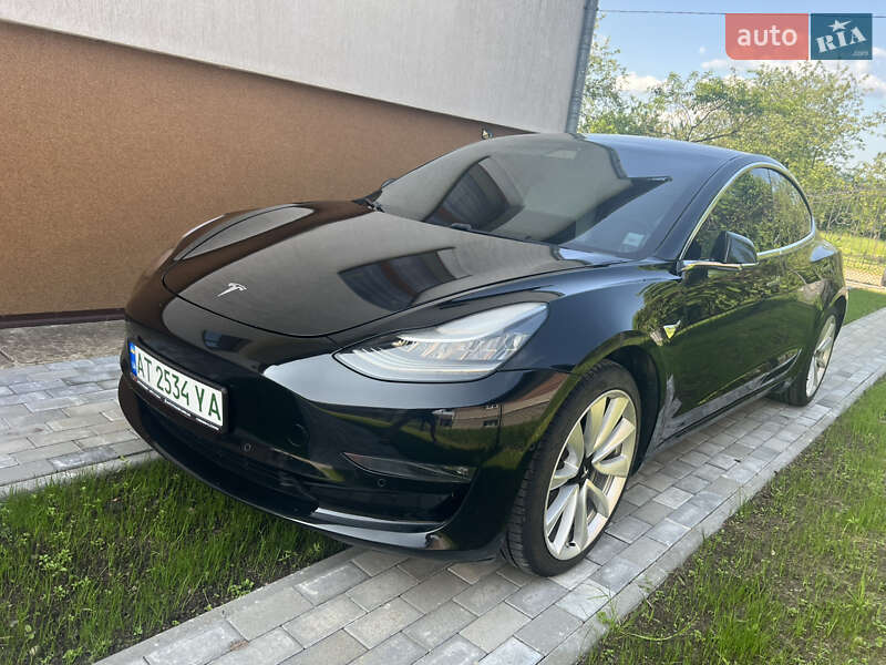 Седан Tesla Model 3 2018 в Долине
