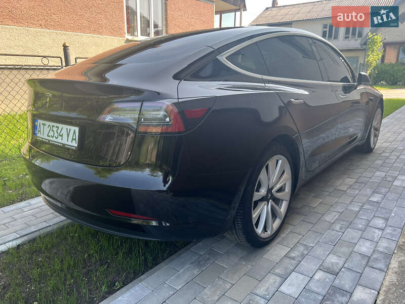 Седан Tesla Model 3 2018 в Долине