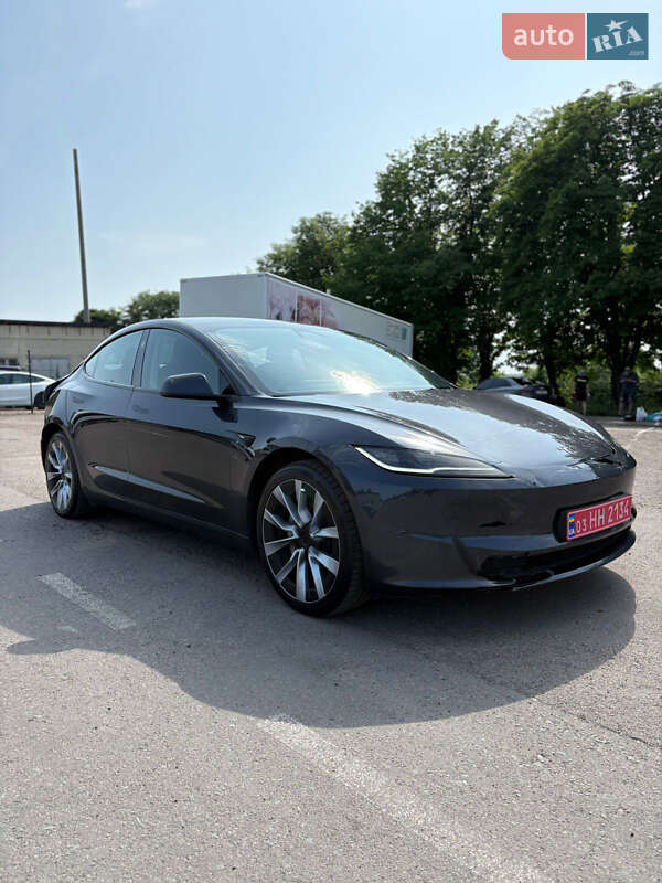 Tesla Model 3 2024