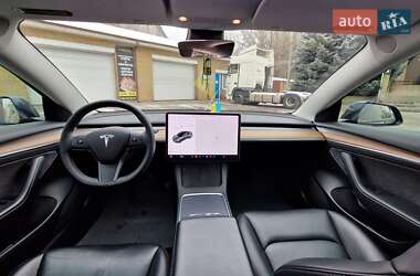 Седан Tesla Model 3 2021 в 