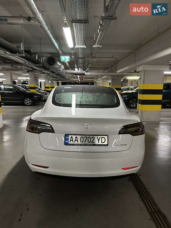 Седан Tesla Model 3 2019 в Киеве