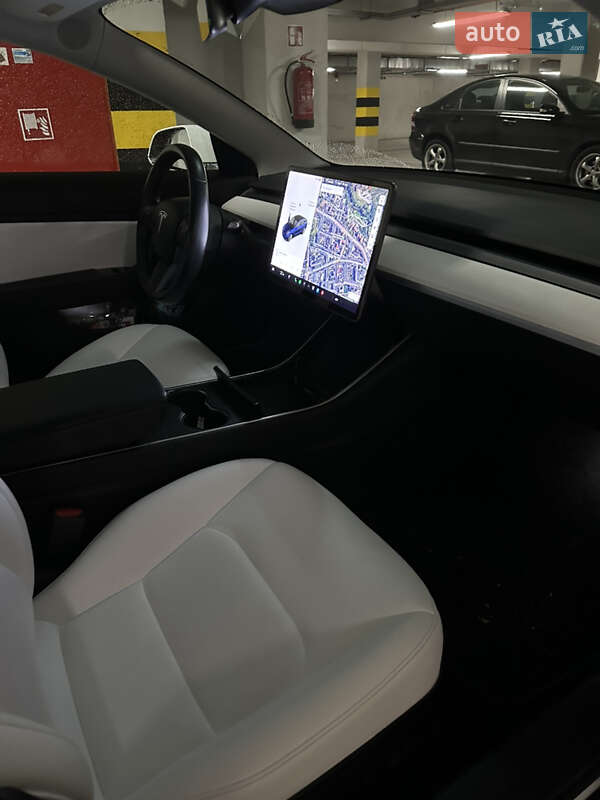 Седан Tesla Model 3 2019 в Киеве