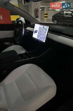 Седан Tesla Model 3 2019 в 