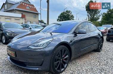 Седан Tesla Model 3 2020 в 