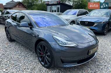 Седан Tesla Model 3 2020 в 
