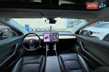 Седан Tesla Model 3 2020 в 
