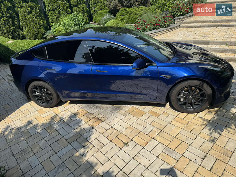 Седан Tesla Model 3 2022 в Києві