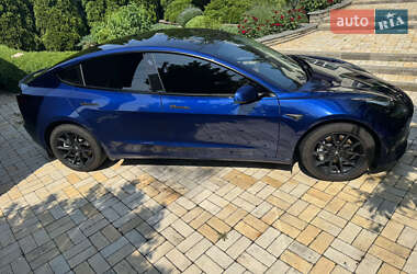 Седан Tesla Model 3 2022 в 