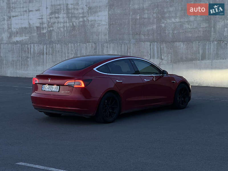 Седан Tesla Model 3 2020 в Львове