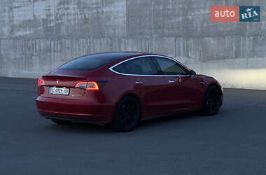 Седан Tesla Model 3 2020 в 