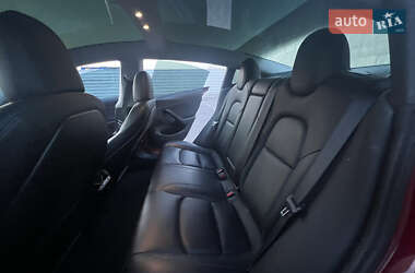 Седан Tesla Model 3 2020 в 