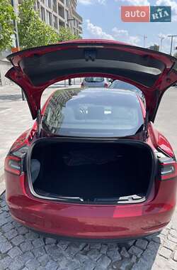 Седан Tesla Model 3 2021 в 