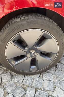 Седан Tesla Model 3 2021 в 