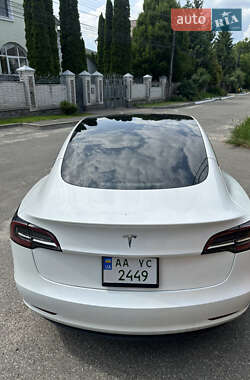 Седан Tesla Model 3 2023 в 