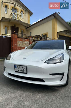 Седан Tesla Model 3 2023 в 
