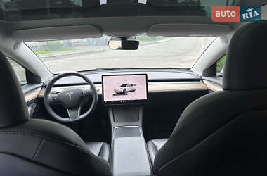 Седан Tesla Model 3 2023 в 