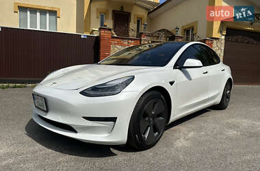Седан Tesla Model 3 2023 в 