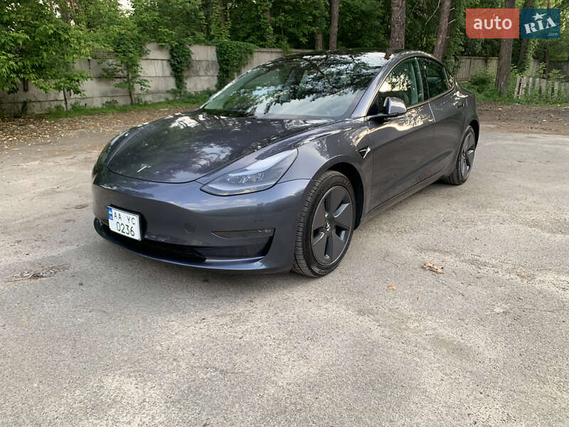 Седан Tesla Model 3 2021 в 