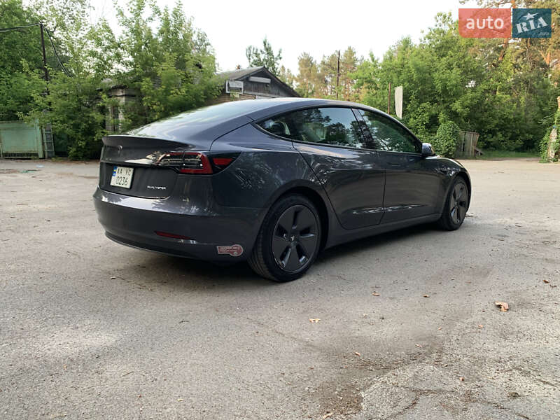 Седан Tesla Model 3 2021 в Киеве
