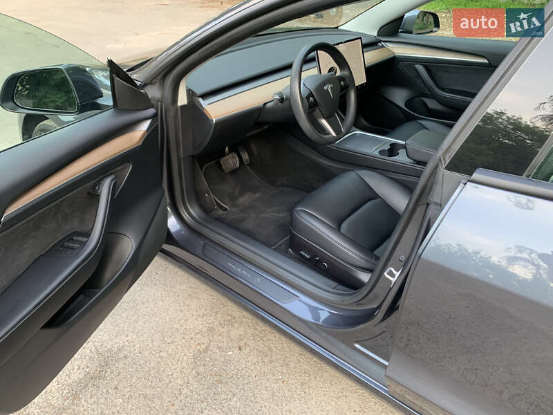 Седан Tesla Model 3 2021 в Киеве