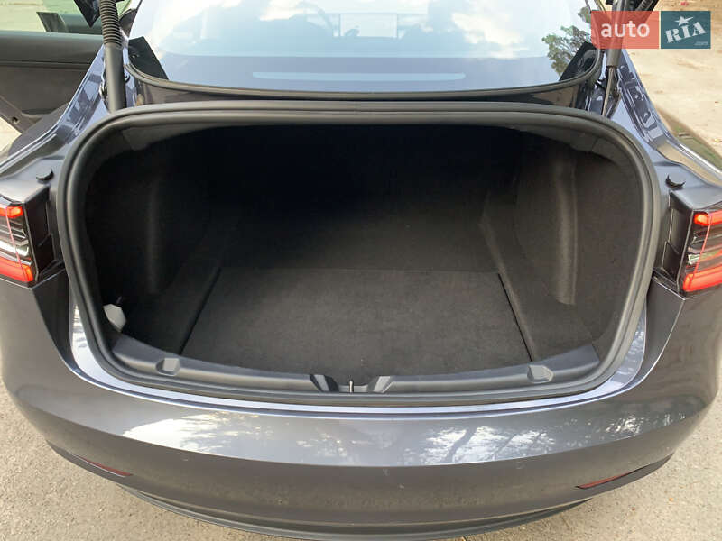 Седан Tesla Model 3 2021 в Киеве