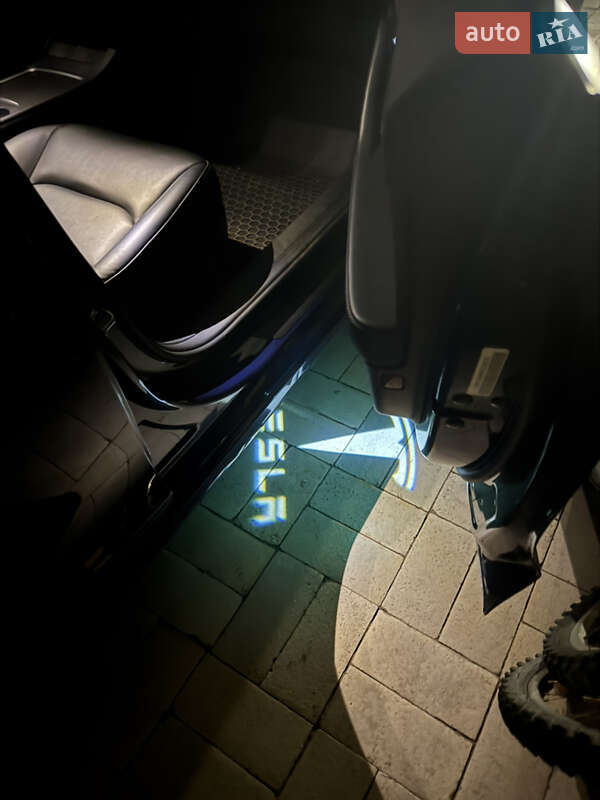 Седан Tesla Model 3 2022 в Києві