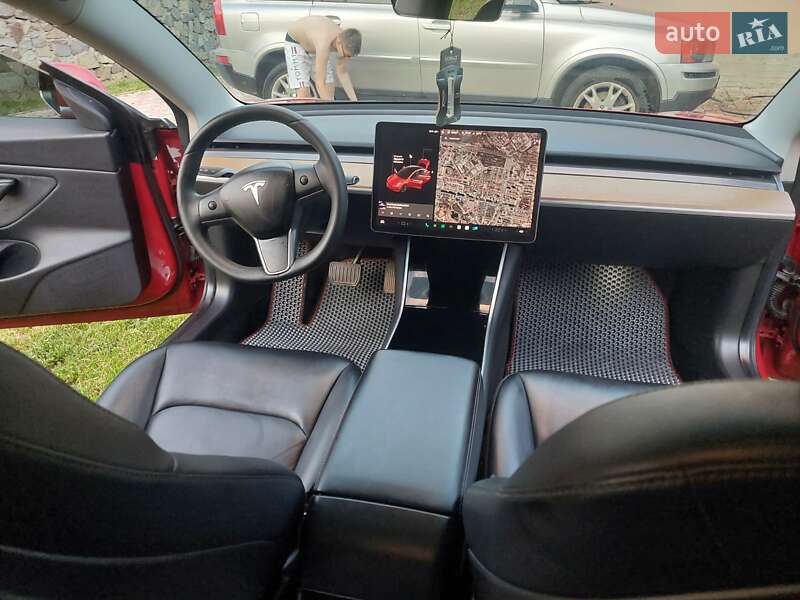 Седан Tesla Model 3 2019 в Ужгороде