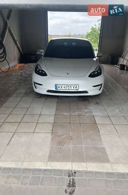 Седан Tesla Model 3 2022 в 