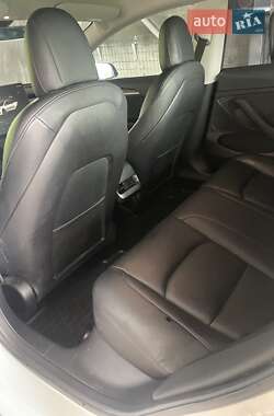 Седан Tesla Model 3 2022 в 