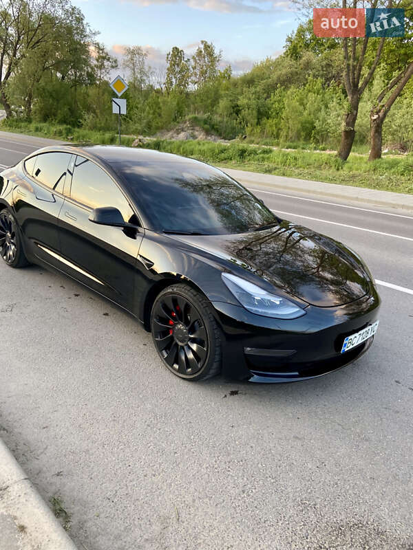Седан Tesla Model 3 2023 в Львове