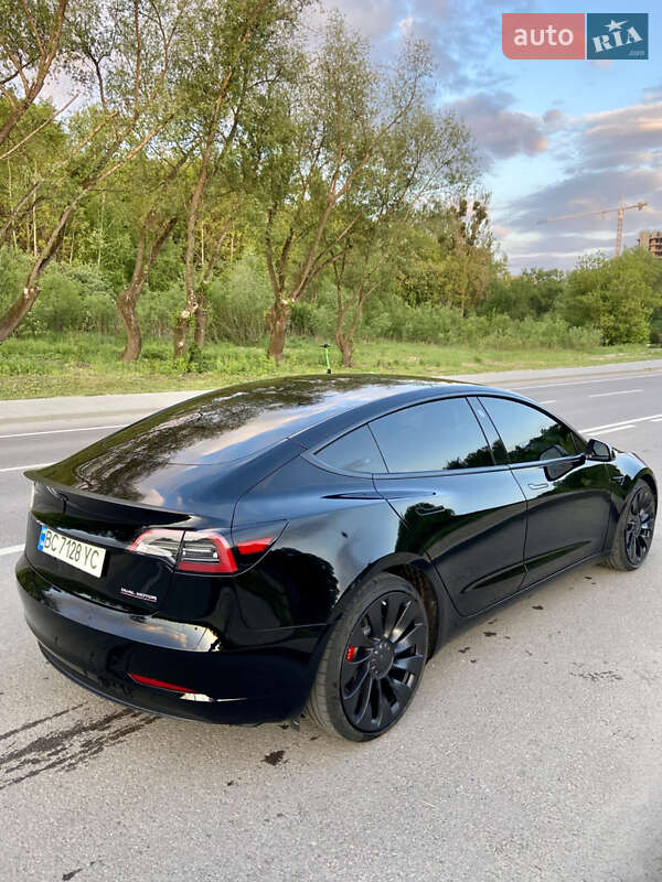 Седан Tesla Model 3 2023 в Львове