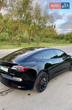 Седан Tesla Model 3 2023 в 