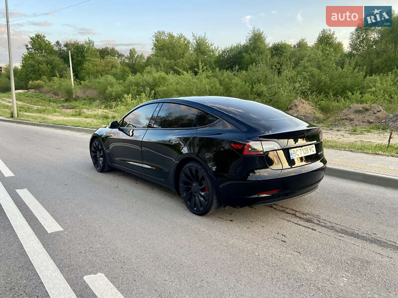 Седан Tesla Model 3 2023 в Львове