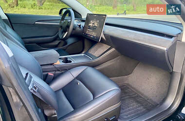 Седан Tesla Model 3 2023 в 