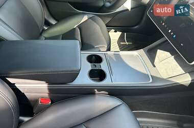 Седан Tesla Model 3 2021 в 