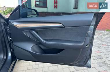 Седан Tesla Model 3 2021 в Луцке