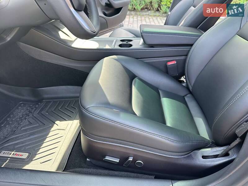 Седан Tesla Model 3 2021 в Луцьку