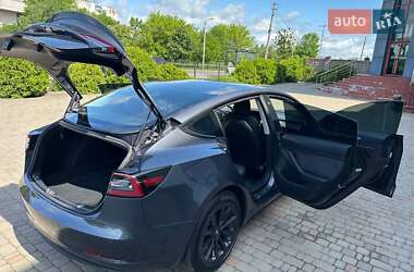 Седан Tesla Model 3 2021 в Луцке