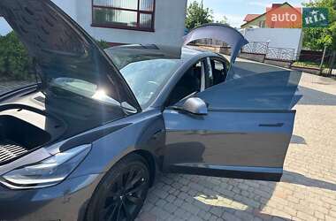 Седан Tesla Model 3 2021 в Луцке