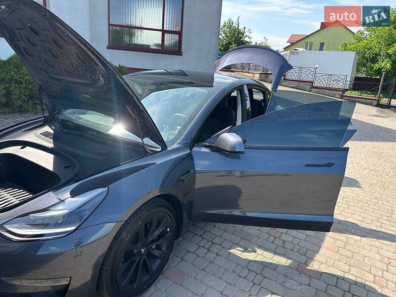 Седан Tesla Model 3 2021 в Луцьку