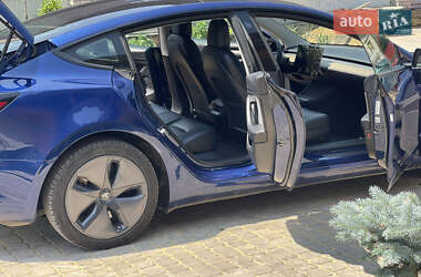 Седан Tesla Model 3 2022 в 