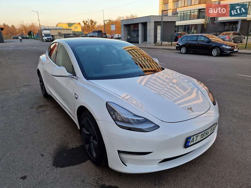 Седан Tesla Model 3 2020 в Луцке
