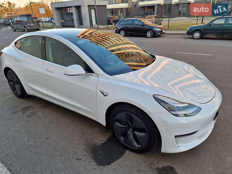 Седан Tesla Model 3 2020 в Луцке