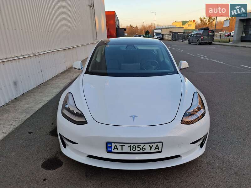 Седан Tesla Model 3 2020 в Луцке