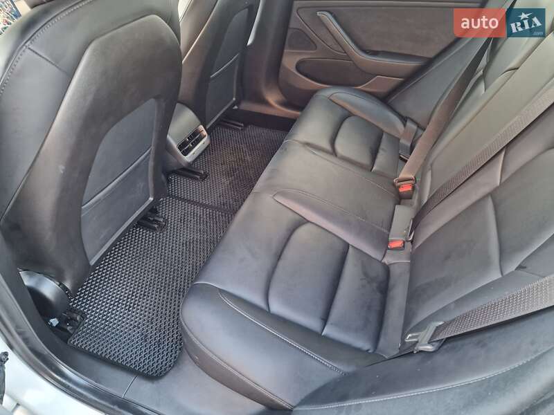 Седан Tesla Model 3 2020 в Луцке