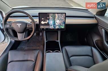 Седан Tesla Model 3 2020 в Луцке